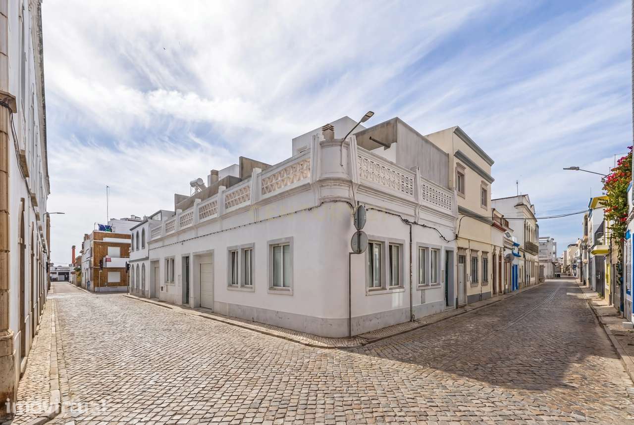 Moradia T2 no Centro de Olhão com Garagem, Terraço e Piscina Privada — - Grande imagem: 4/16