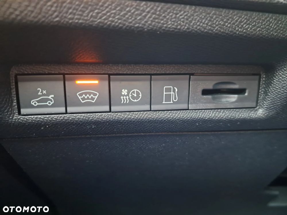 Peugeot 408 1.6 Plug-In Hybrid 180 GT EAT8 - 12