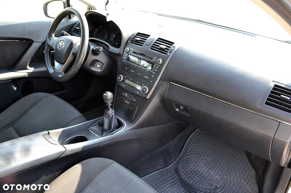 Toyota Avensis - 8
