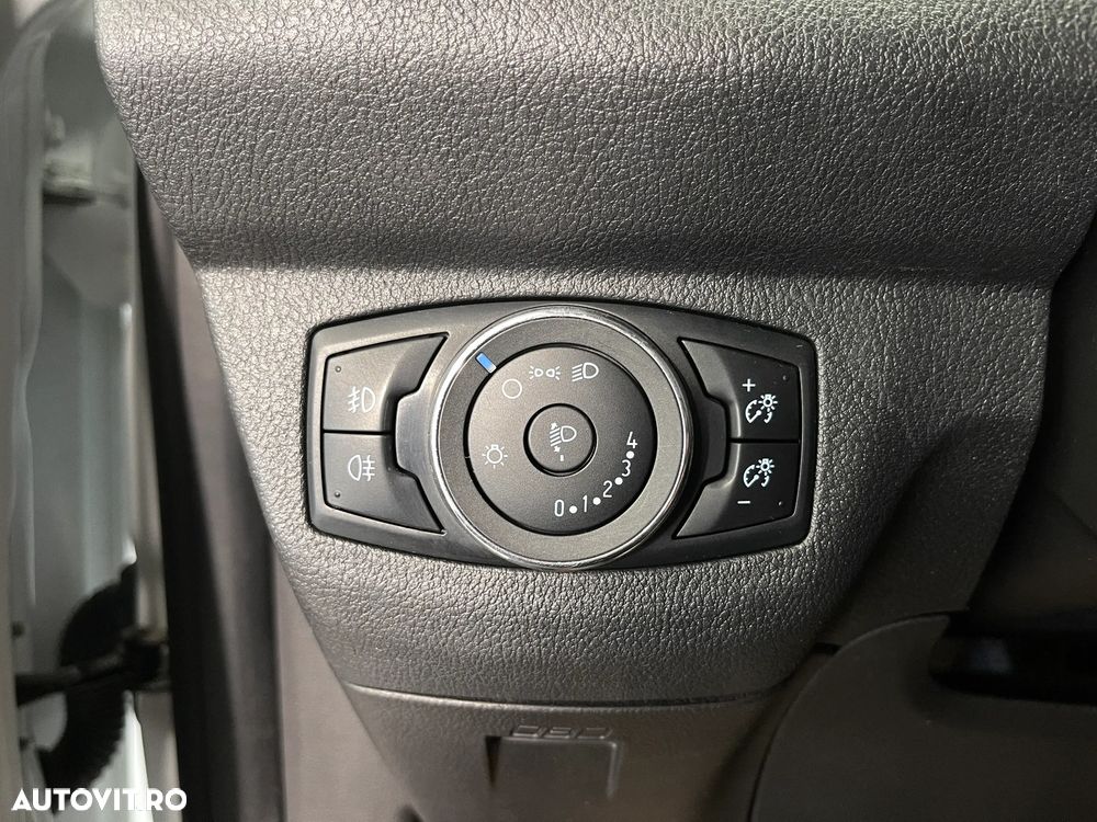 Ford Transit Courier - 14