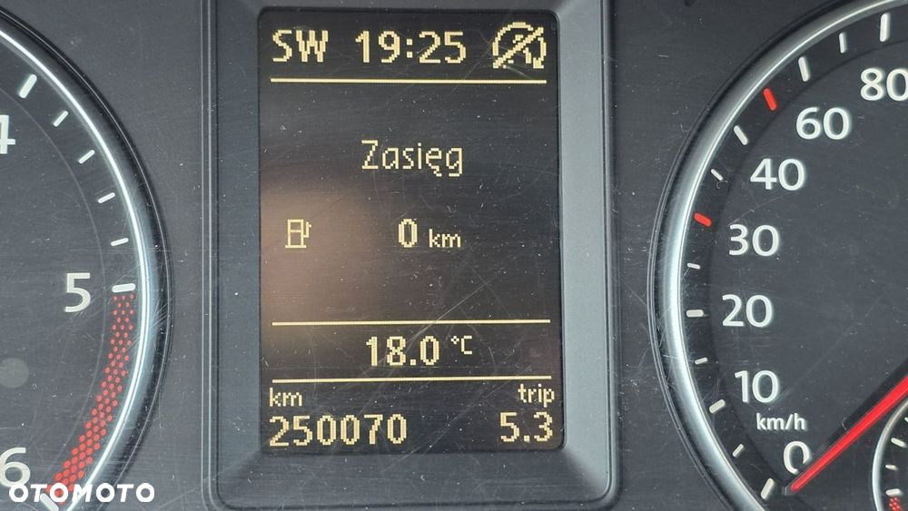 Volkswagen Touran - 11