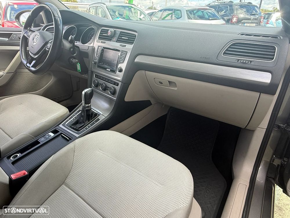 VW Golf Variant 1.6 TDi Confortline DSG - 25