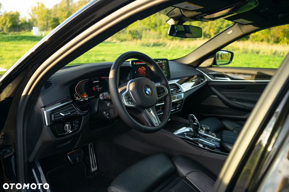BMW Seria 5 M550i xDrive sport - 18