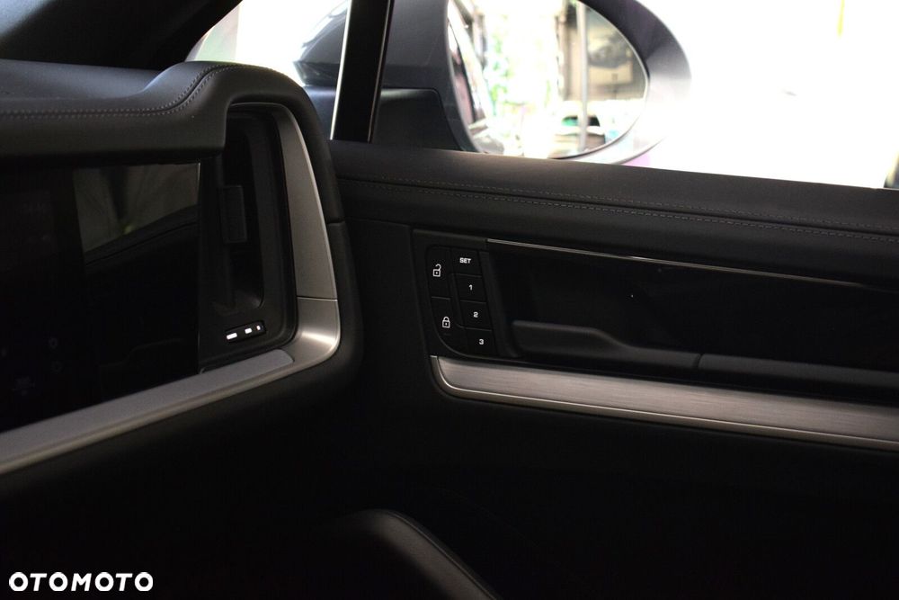 Porsche Cayenne - 14