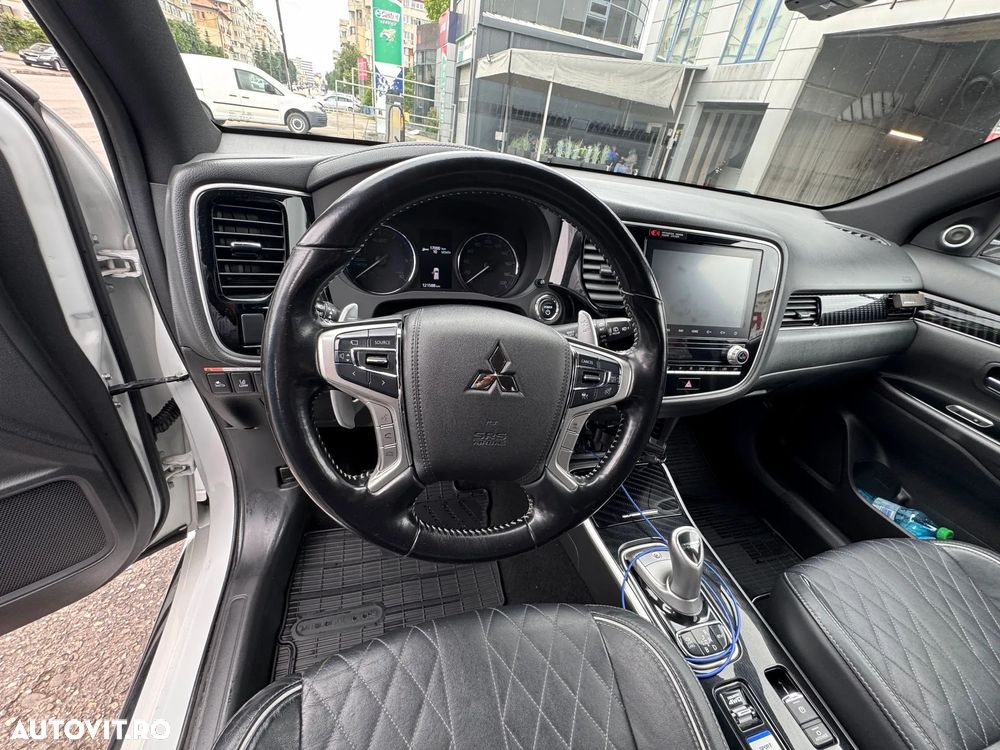 Mitsubishi Outlander PHEV 2.4 L 4X4 Instyle - 10