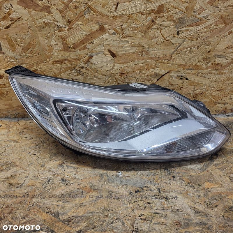 FORD FOCUS MK3 11-15R KOMBI HB LAMPA PRAWA PRAWY PRZÓD