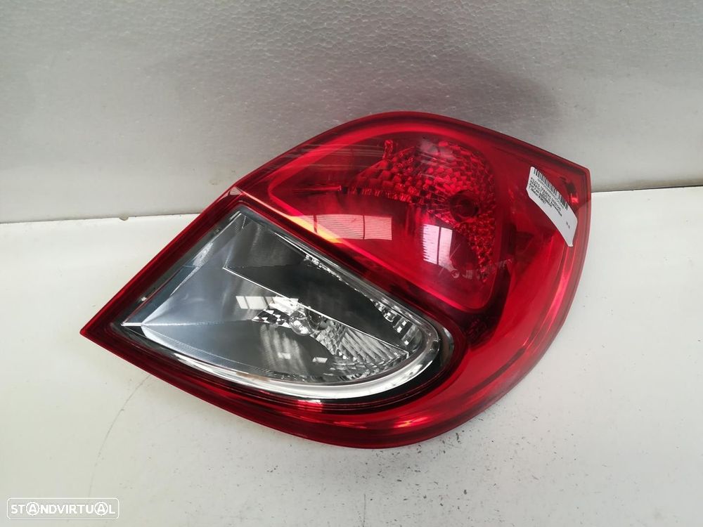 FAROLIM TRASEIRO DIREITO RENAULT CLIO GRANDTOUR 2011 -8200886946 - 2