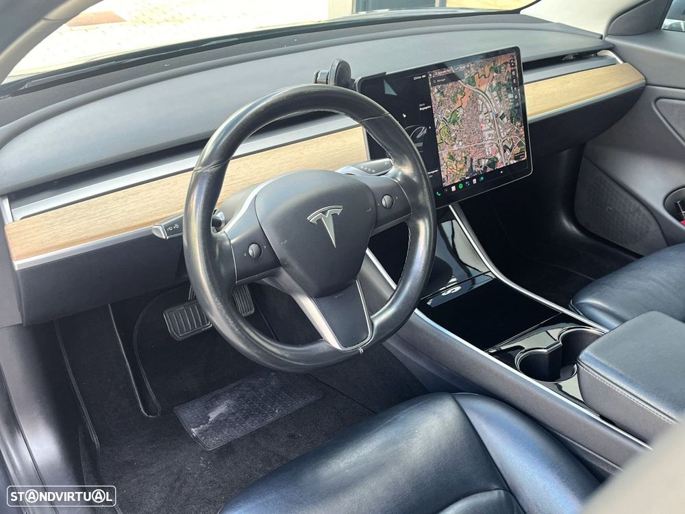 Tesla Model 3 - 8