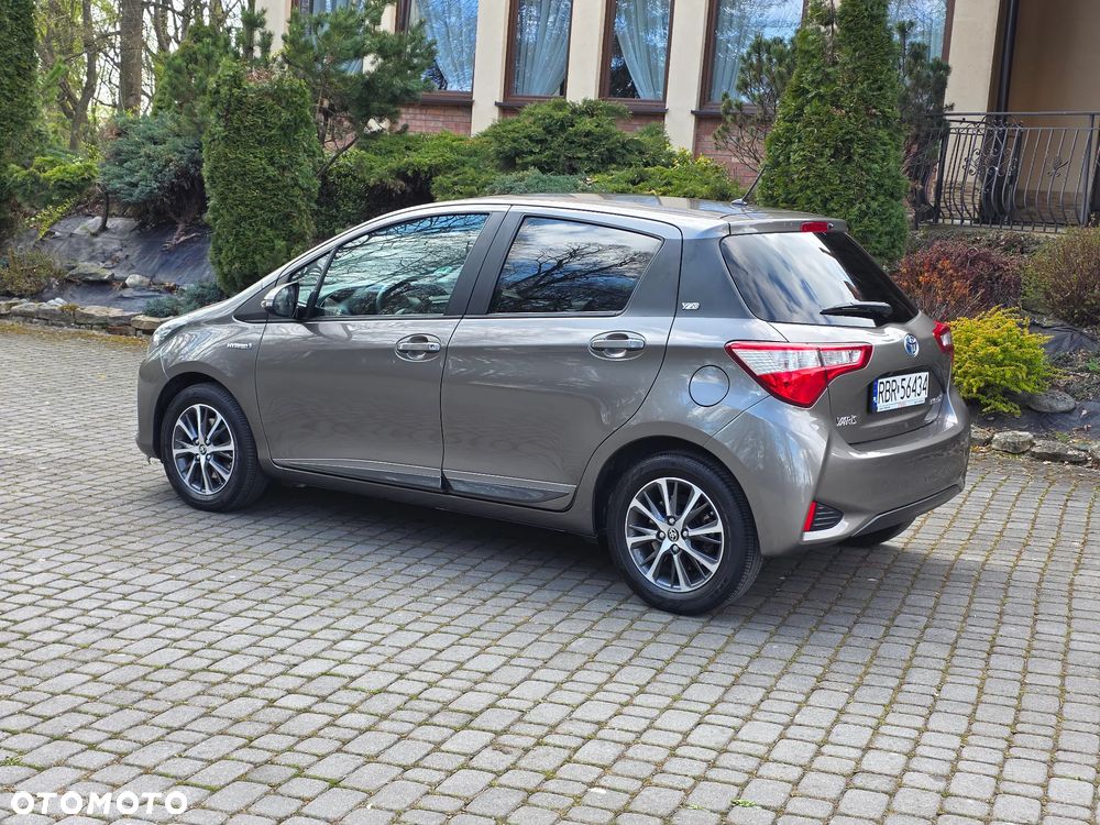 Toyota Yaris Hybrid 100 Premium - 35