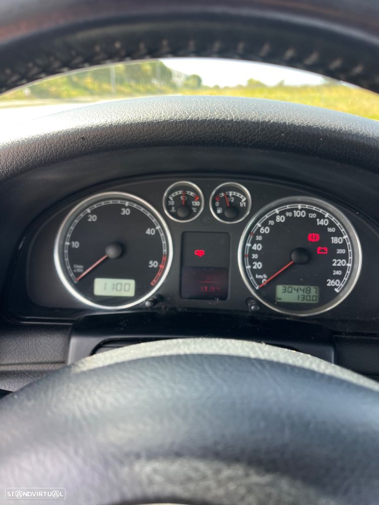 VW Passat 1.9 TDi Highline - 7