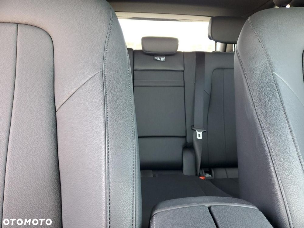 Mercedes-Benz GLA - 14