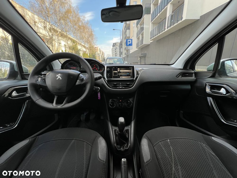 Peugeot 208 - 5