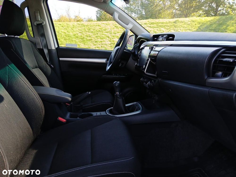 Toyota Hilux 2.8 D-4D Double Cab SR5 4x4 - 17
