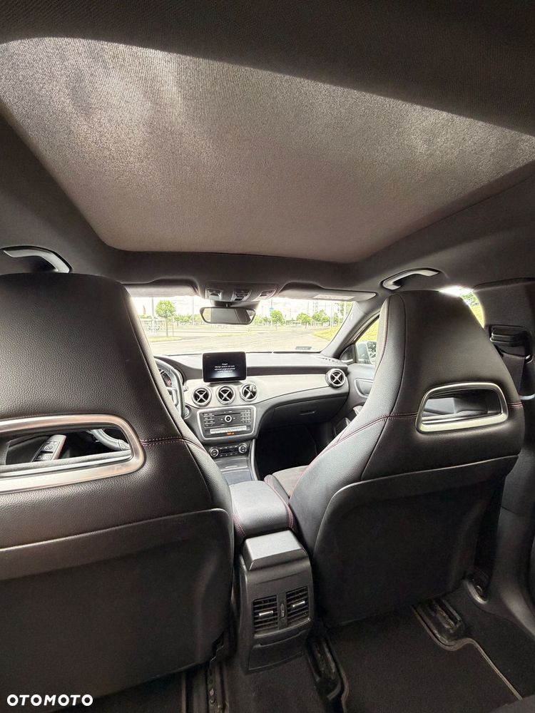 Mercedes-Benz GLA 200 7G-DCT AMG Line - 13