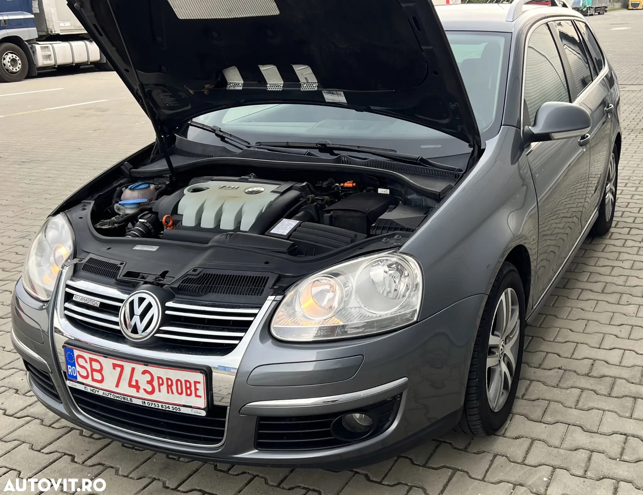 Volkswagen Golf 1.9 TDI BlueMotion Comfortline - 6
