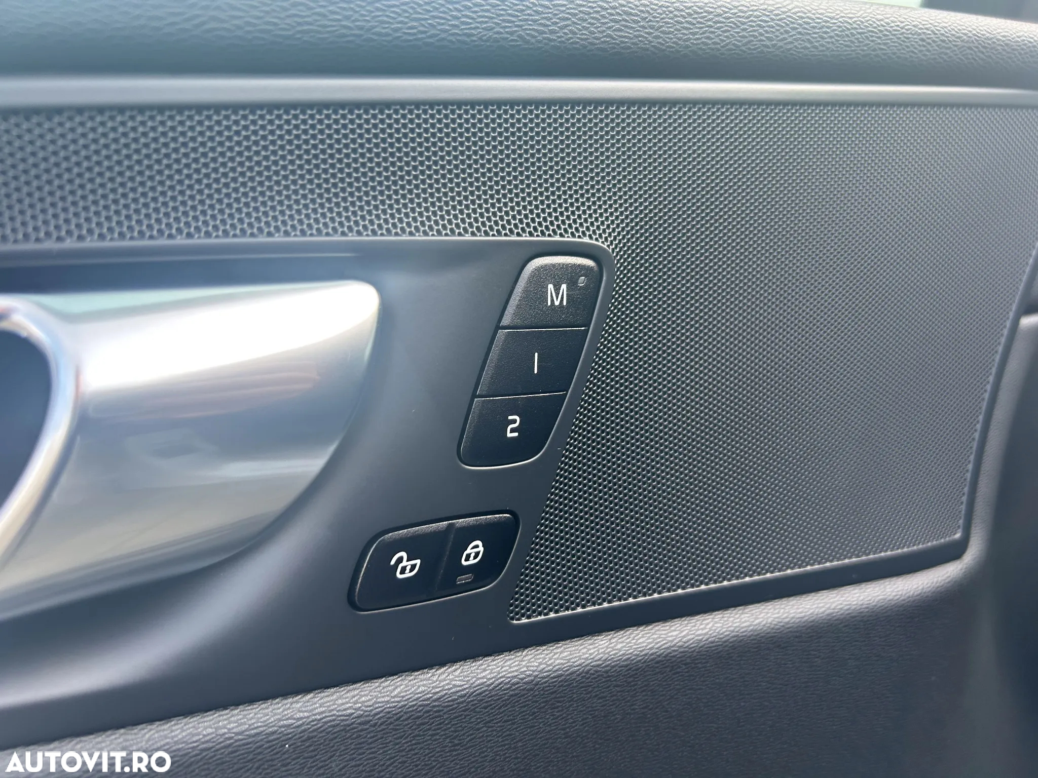 Volvo XC 60 B4 MHEV AT FWD Core - 20