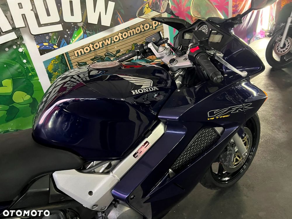 Honda VFR - 14