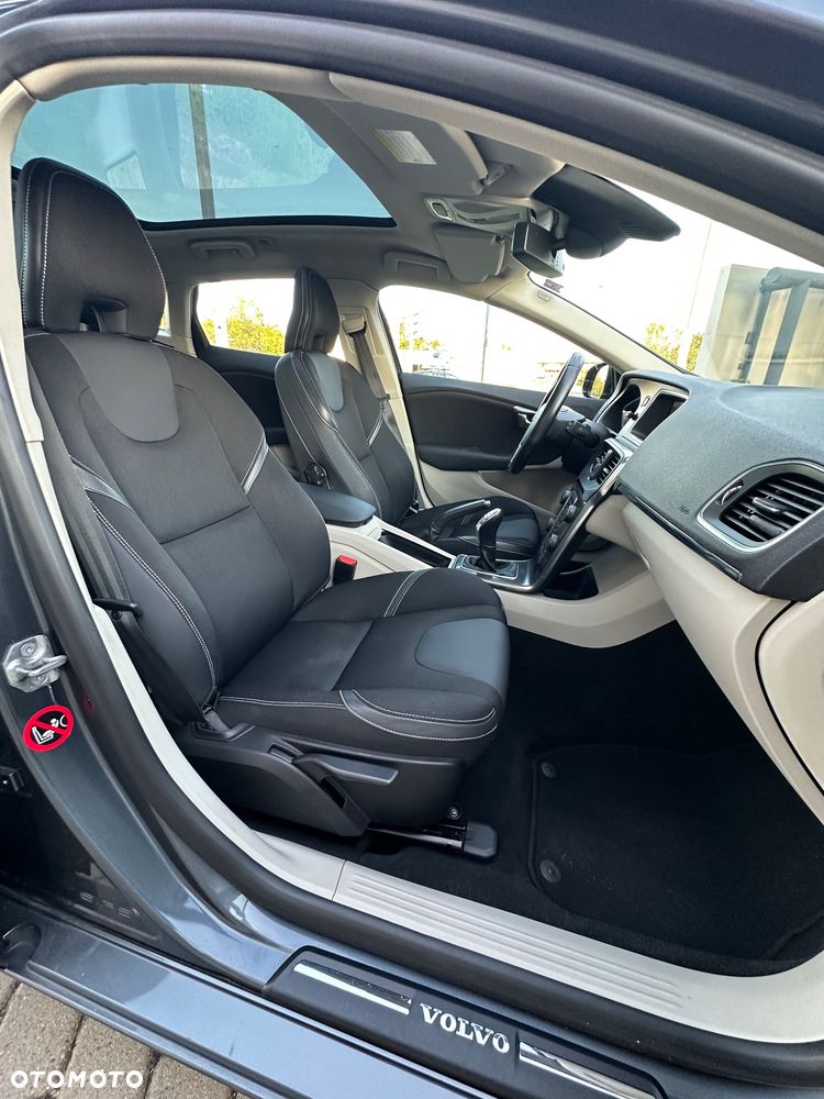Volvo V40 D2 Momentum - 31
