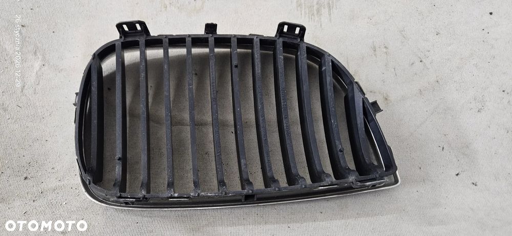 Kratka zderzaka grill nerka halogen lewy prawy ramka BMW seria 1 E87 2005r - 6