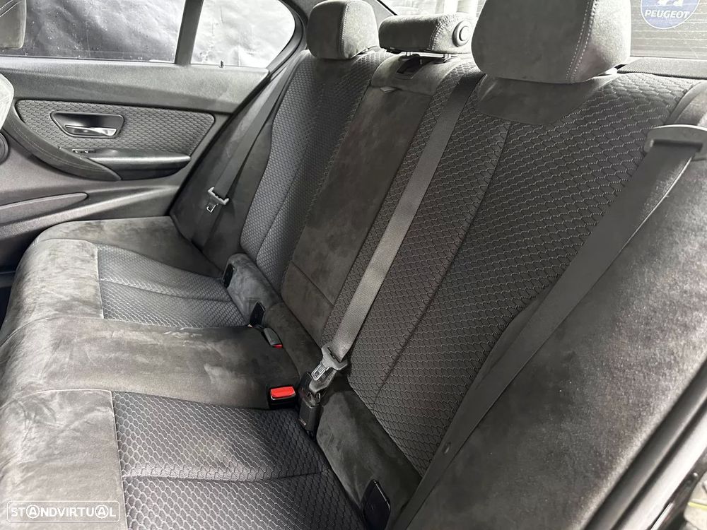 BMW 318 d Pack M - 33