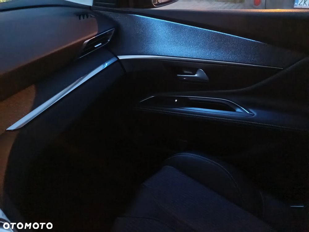 Peugeot 3008 225 e-EAT8 Allure - 33