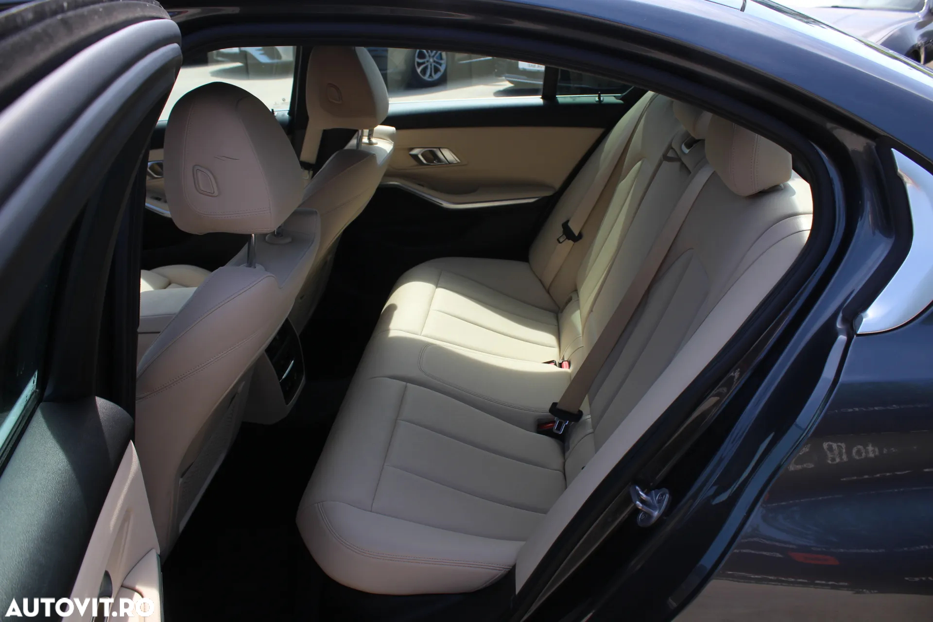BMW Seria 3 330i AT - 14