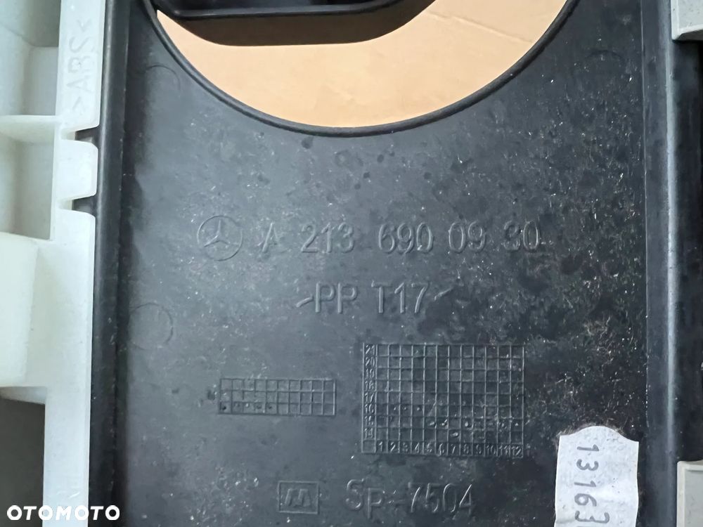 Osłona poszycie słupka prawa środkowa Mercedes E-Klasa W213 A2136900825 A2136903425 - 6