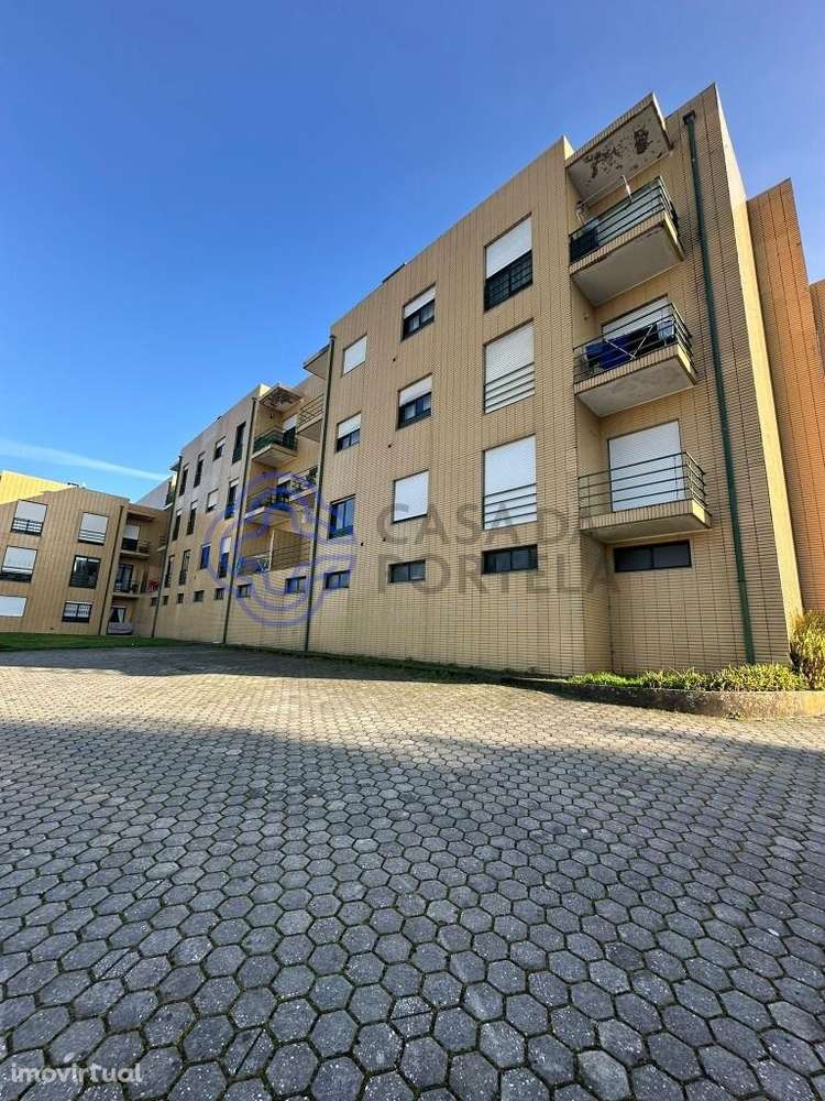 Apartamento T2 com Garagem — Olival (Vila Nova de Gaia) - Grande imagem: 2/19