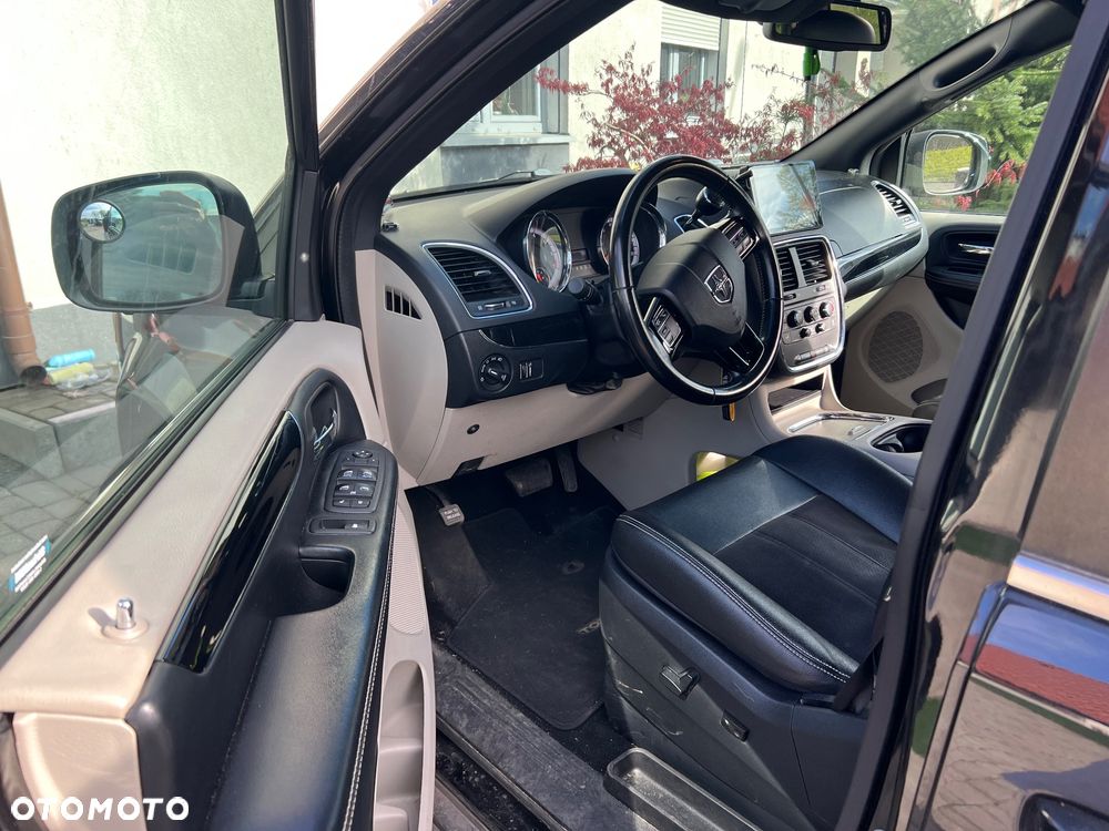 Dodge Grand Caravan - 6