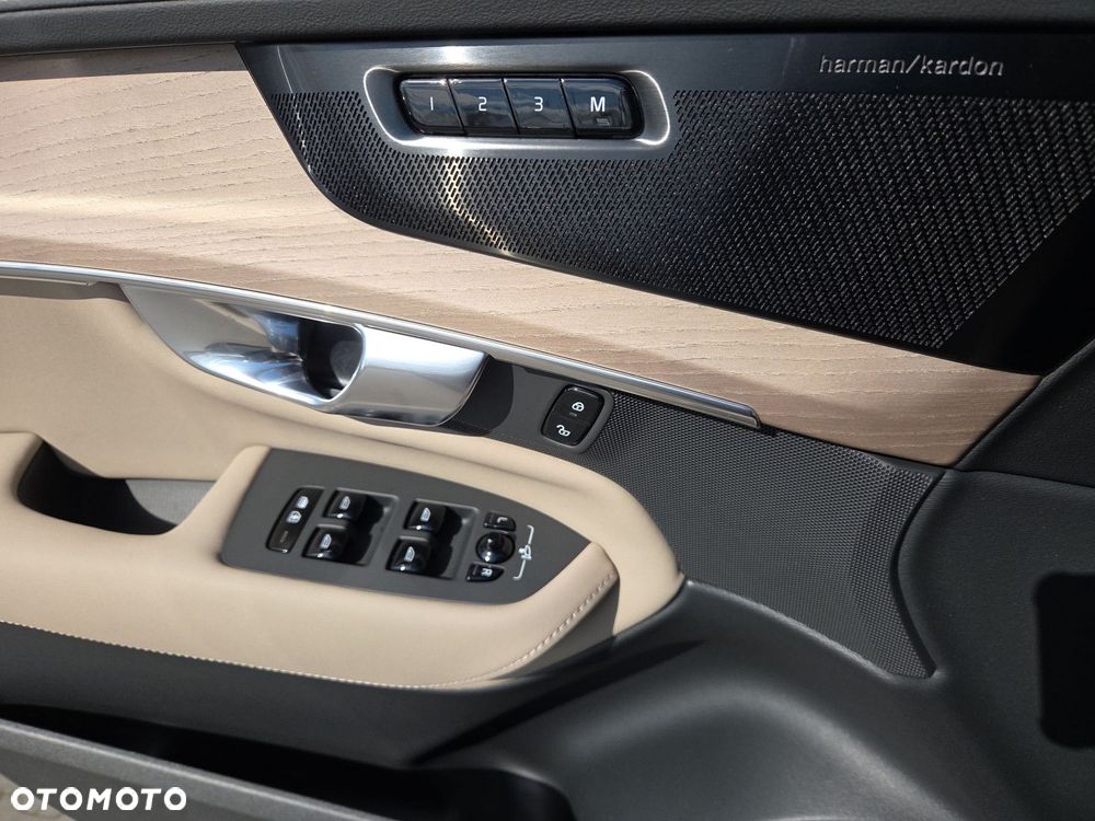 Volvo XC 90 - 22