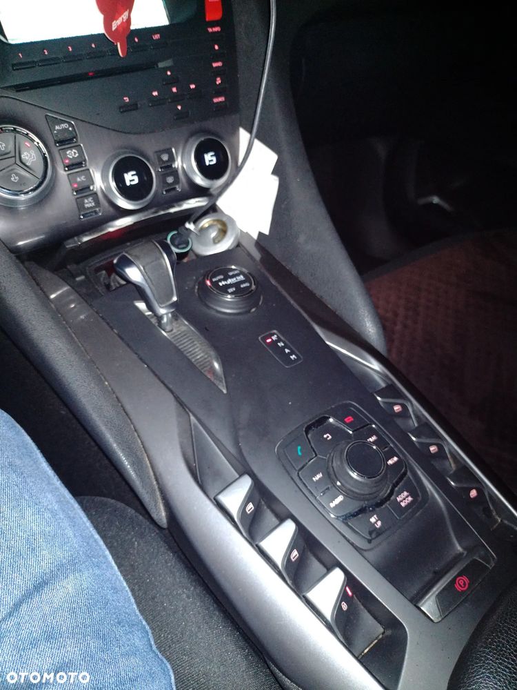 Citroën DS5 2.0 HDi Hybrid4 SoChic MCP - 8