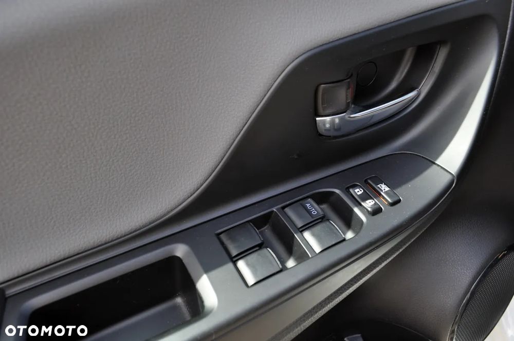 Toyota Yaris Hybrid 100 Selection Platinum - 16