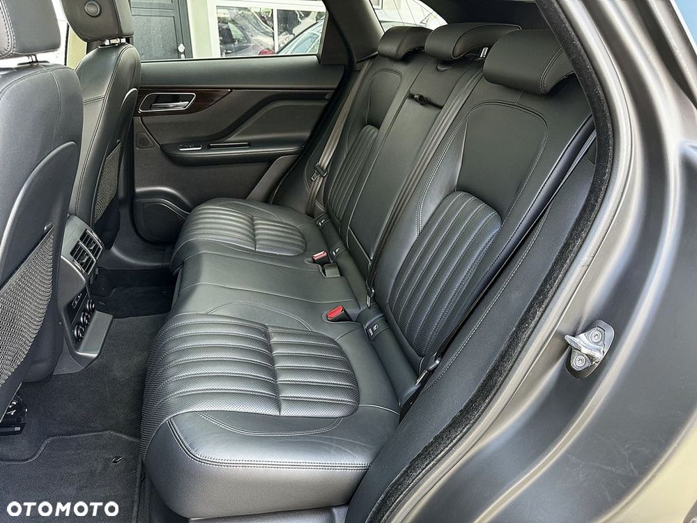 Jaguar F-Pace 2.0 i4D AWD Prestige - 14