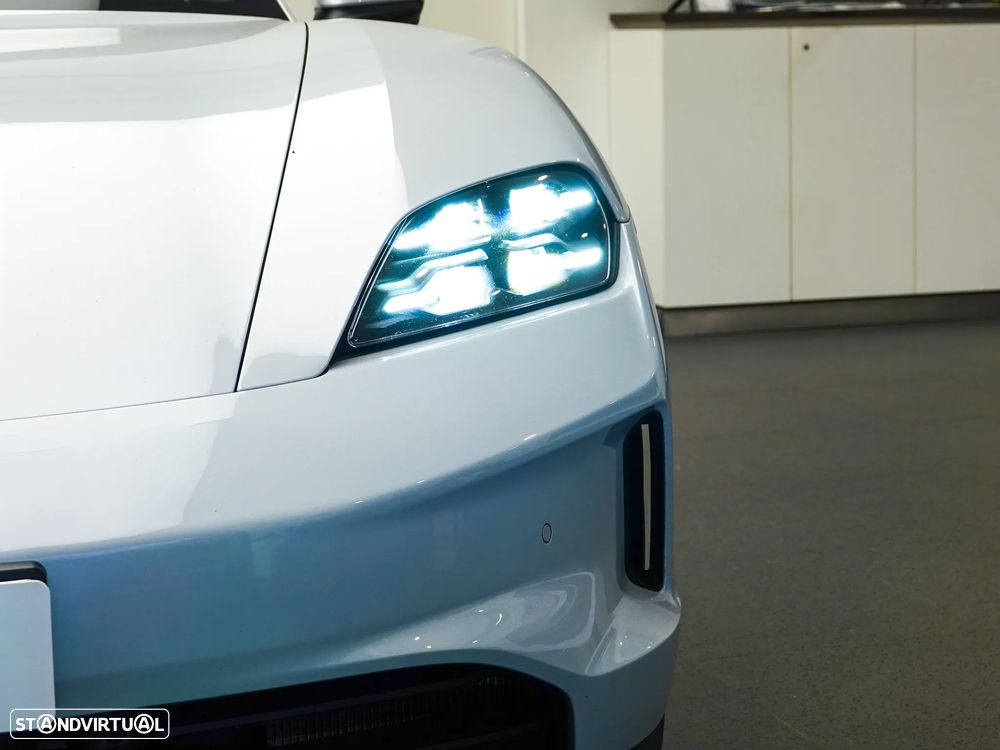 Porsche Taycan 4 - 12
