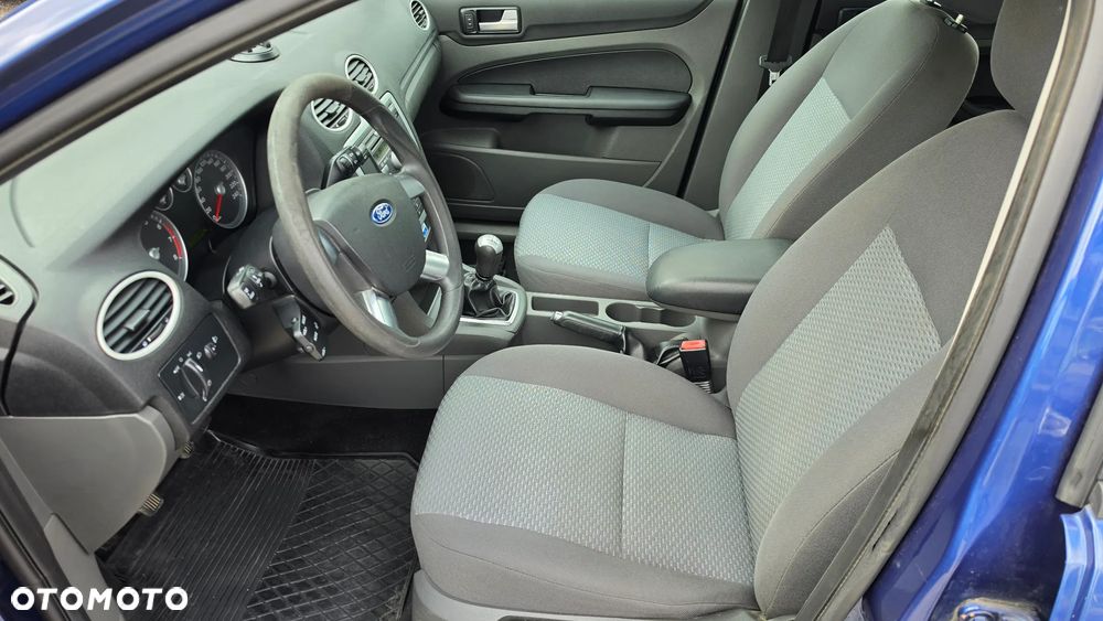 Ford Focus 1.8 FF Ghia - 12