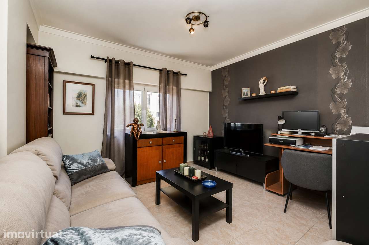 Apartamento T2 localizado no Casal de São Brás - Grande imagem: 2/17