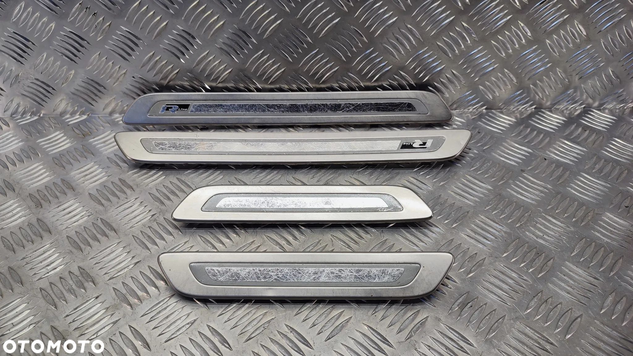 VW TOUAREG 7P 10-18R LISTWY NAKLADKI OZDOBNE PROGOWE R-LINE KOMPLET 7P6853468 7P6853467 7P6853174 7P6853173 - 1