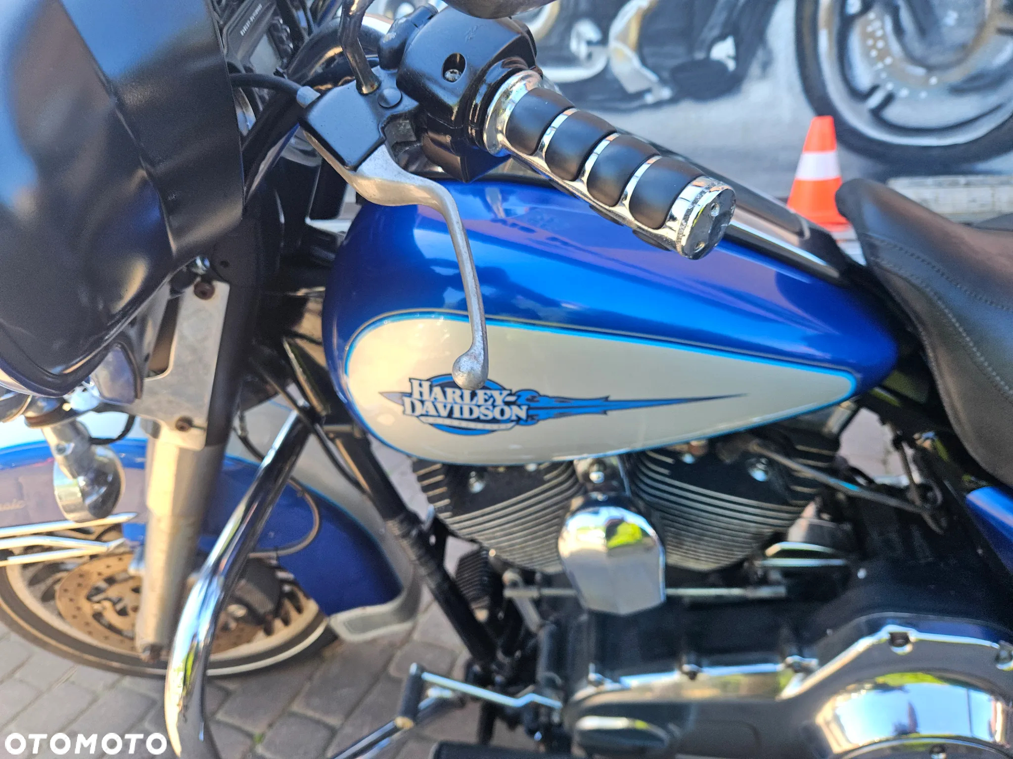 Harley-Davidson FLH Electra Glide - 14
