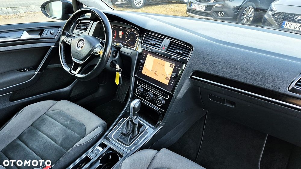 Volkswagen Golf - 38