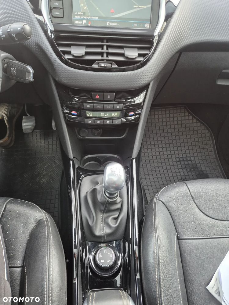 Peugeot 2008 1.6 BlueHDi Allure S&S - 22