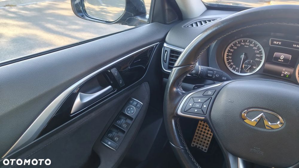 Infiniti Q30 1.5d DCT Premium City Black - 32