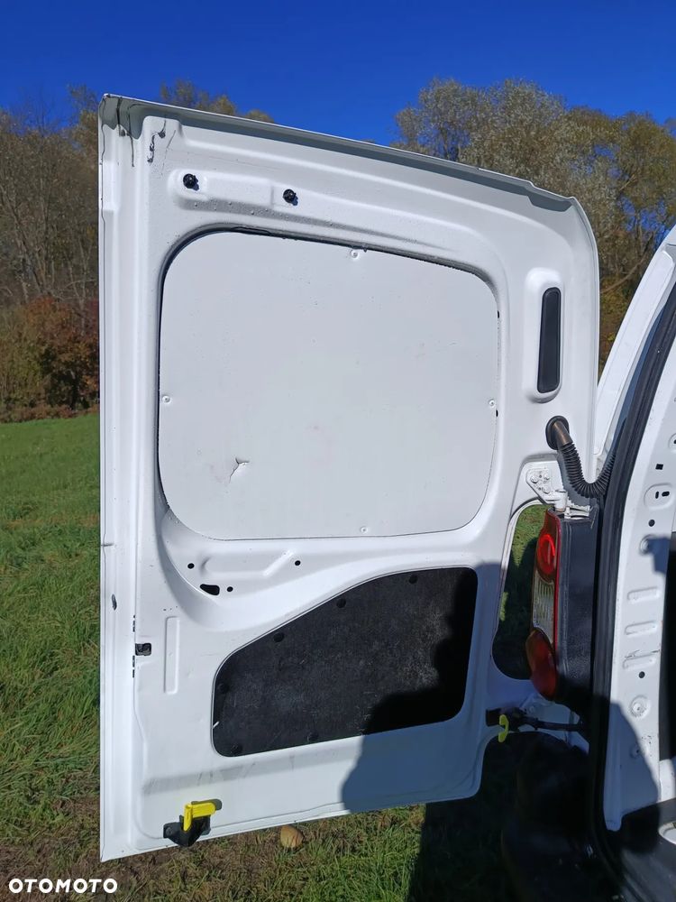 Citroën Berlingo 1.6 diesel 75kM manual, 2012 rok NOWY ROZRZĄD, GOTOWY DO JAZDY! - 25