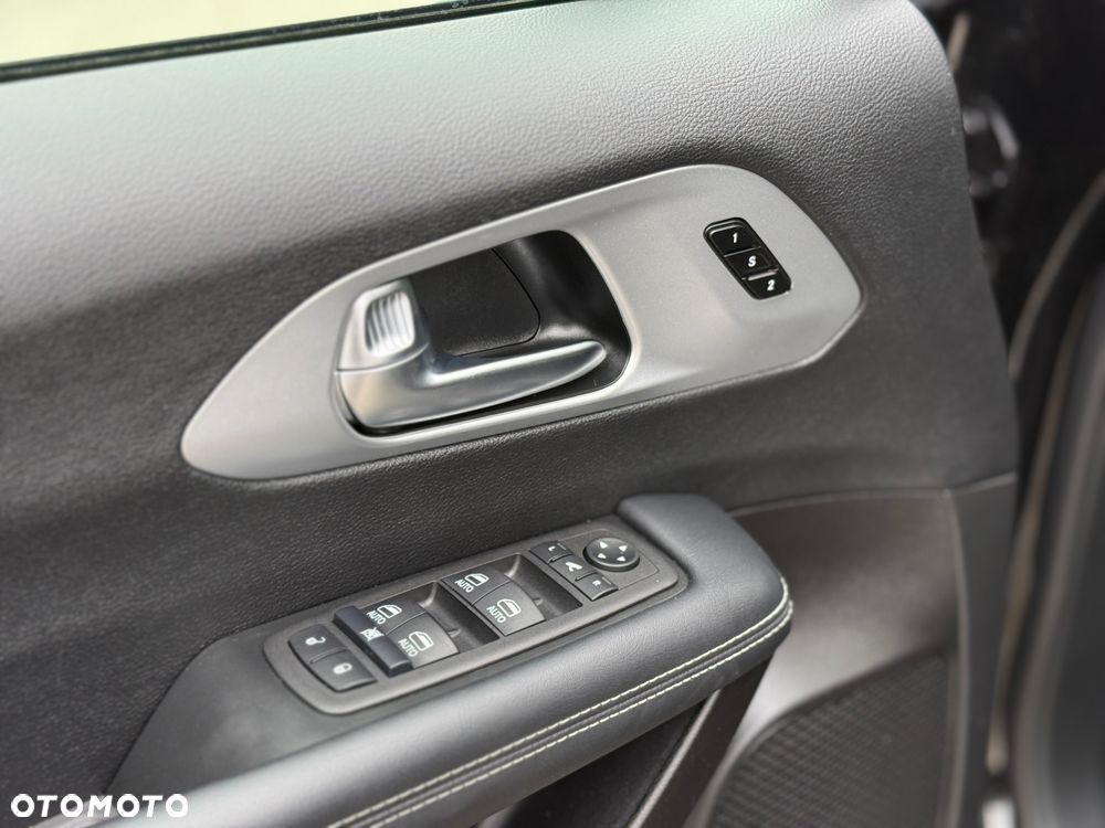 Chrysler Pacifica - 22