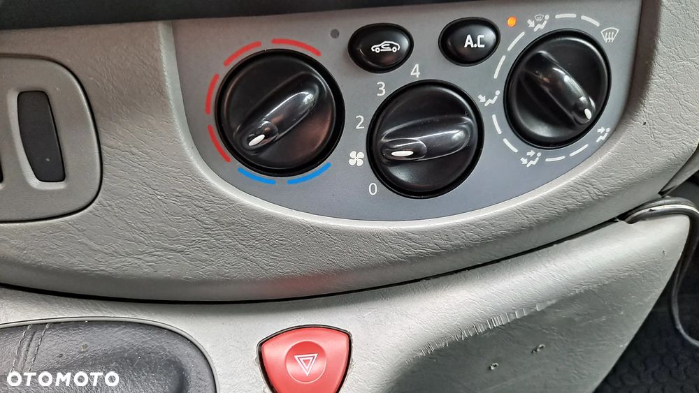 Opel Vivaro - 15