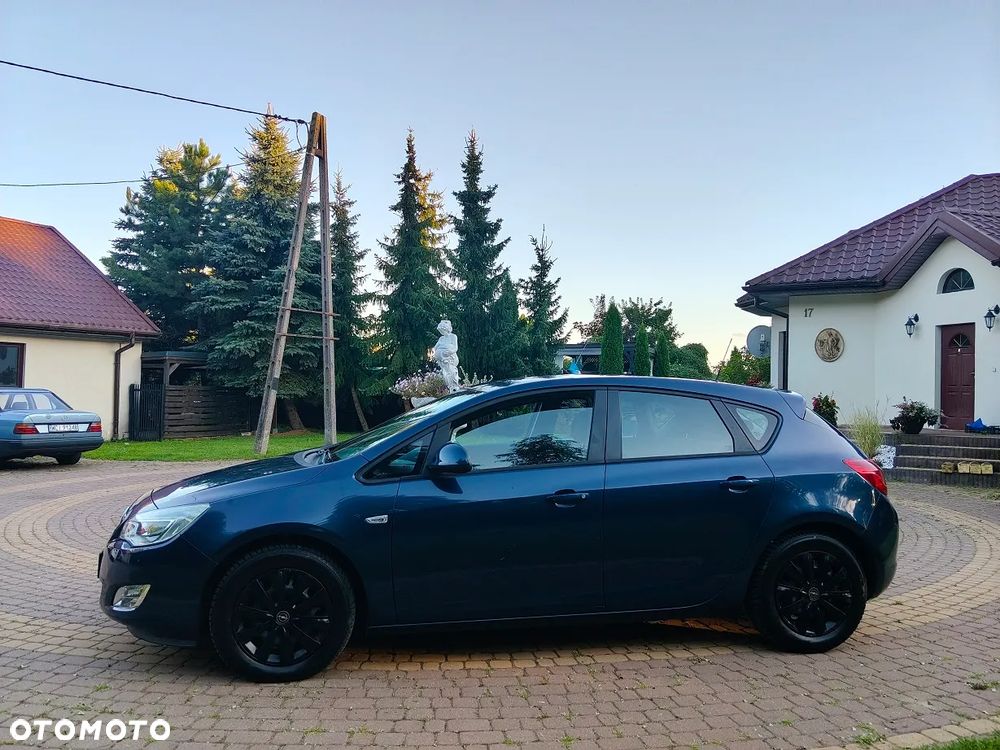 Opel Astra 1.4 T Executive - 9