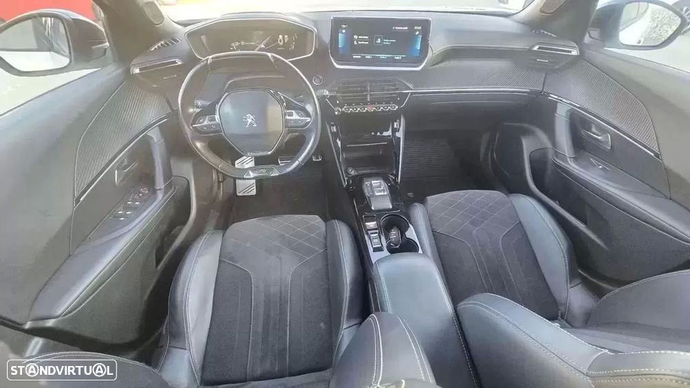 Peugeot e-2008 GT Pack — fotografia 24