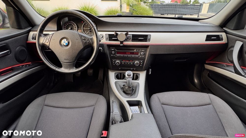 BMW Seria 3 318d DPF Edition Sport - 16