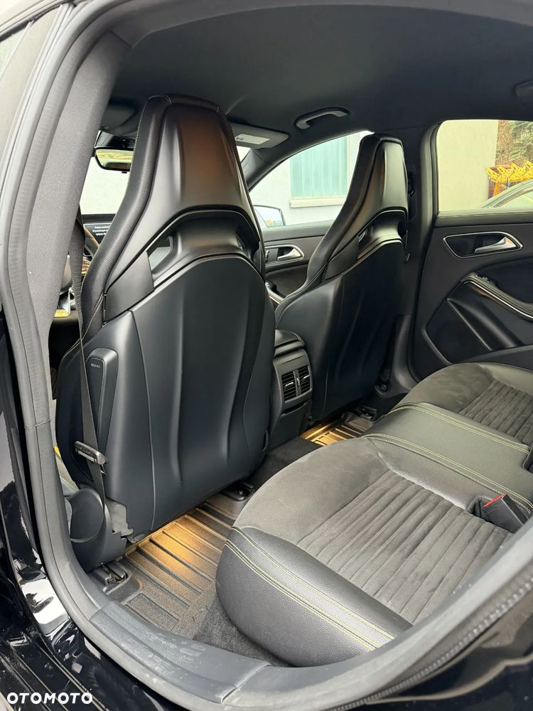 Mercedes-Benz CLA AMG 45 4Matic AMG Sp.sh 7G-DCT Yellow Night Edition - 33