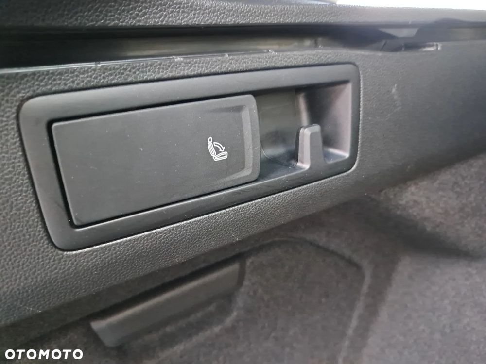 Volkswagen Golf 2.0 TDI SCR DSG Life - 27