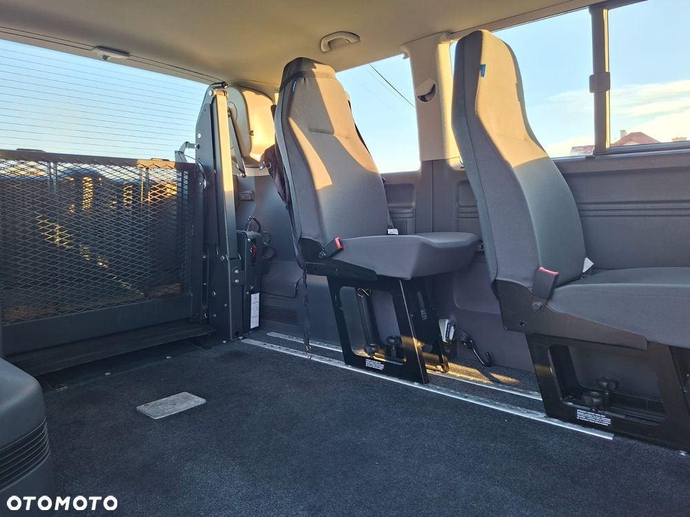 Volkswagen Caravelle - 10